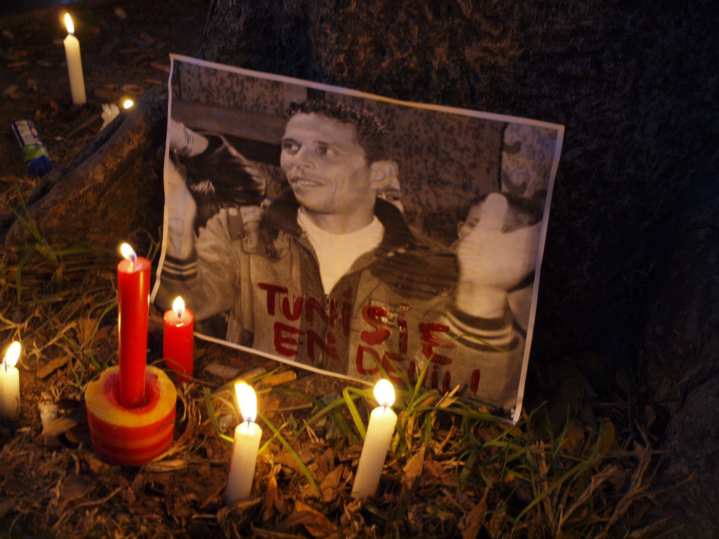 Mohamed_Bouazizi_candle.jpg