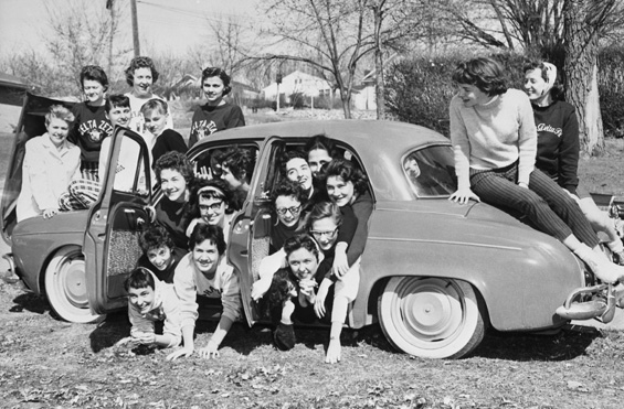 https-accessdefense-files-wordpress-com-2014-10-car-cramming-renault-jpgw300h196