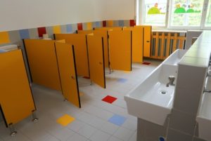 45110001 - small bath of a kindergarten without children