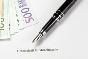 Kreditvertrag, Geld und ein Stift