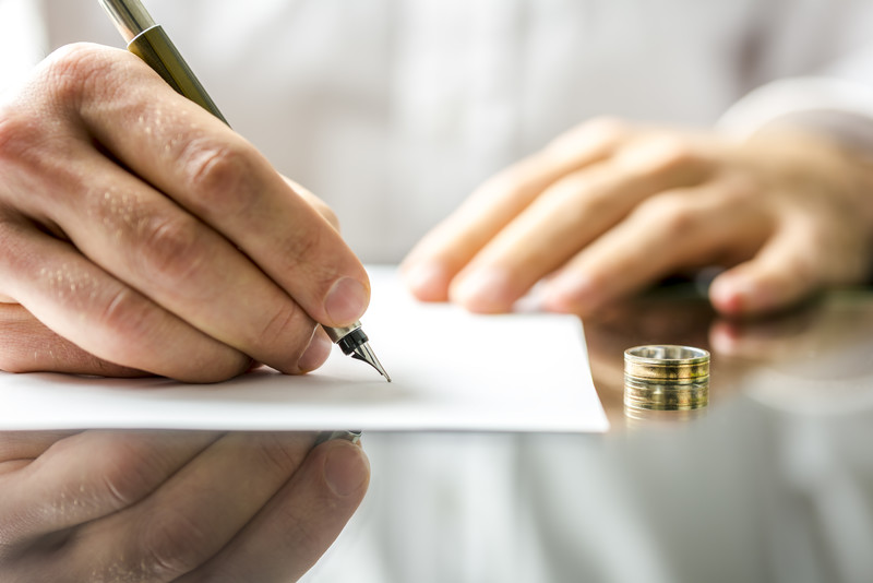 2018-08-29-Signing-paper-Divorce.jpg