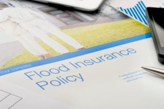 https-itpaystobecovered-babc-blogs-com-wp-content-uploads-sites-15-2018-09-flood_insurance_policy_notebook_gettyimages-530838379-320x213-jpg
