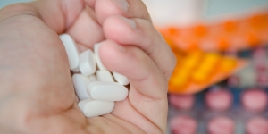 5B1811061057345Dcure_drugs_healthcare_51004.jpg