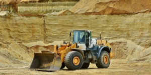 5B1811070918045Dbackhoe_bucket_barren_dirt_461789.jpg