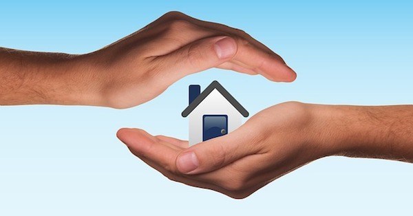 Insurance-handshouse-1176674_640.jpg