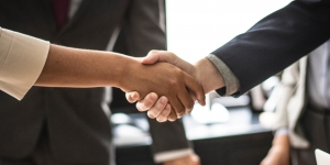 5B1902201320515Dachievement_agreement_body_language_1179804.jpg