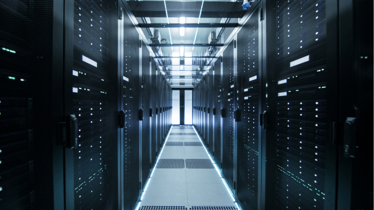 servers_hallways_light_shutterstock_661115089_1280x720