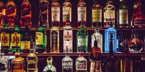 5B1903111340375Dalcohol_bar_beer_1283219.jpg