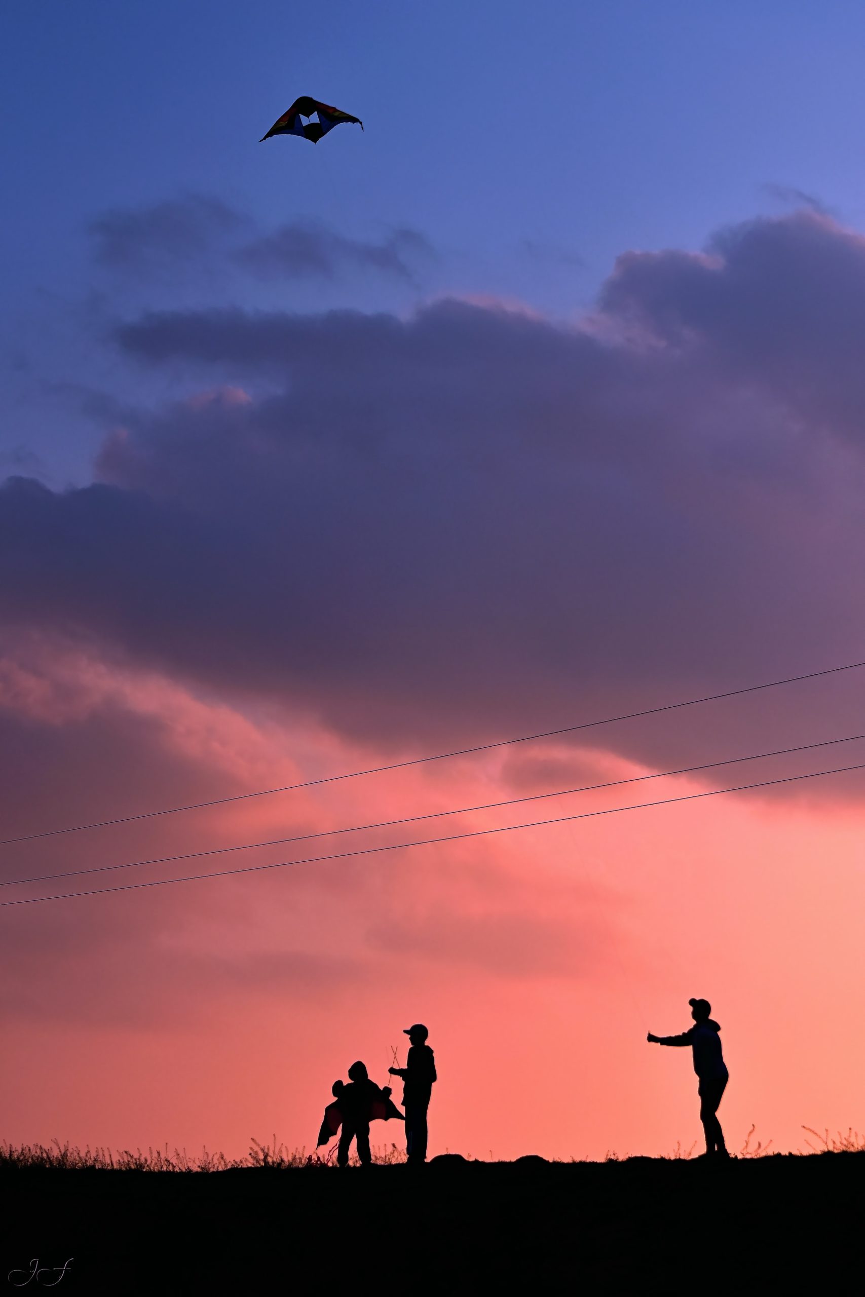 backlit-children-dawn-1557286