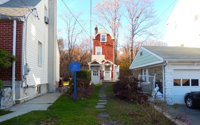 Seely_Skinny_House_Mamaroneck.jpg