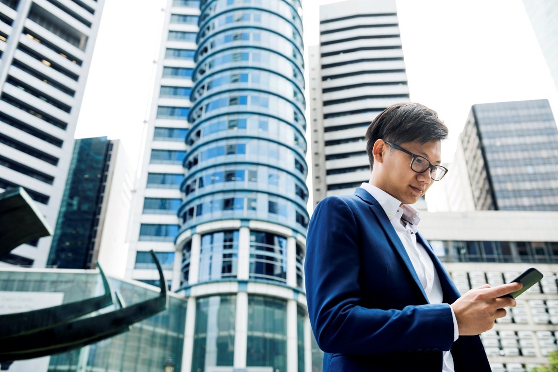 asian-businessman-in-a-city-KL7CDQ4.jpg