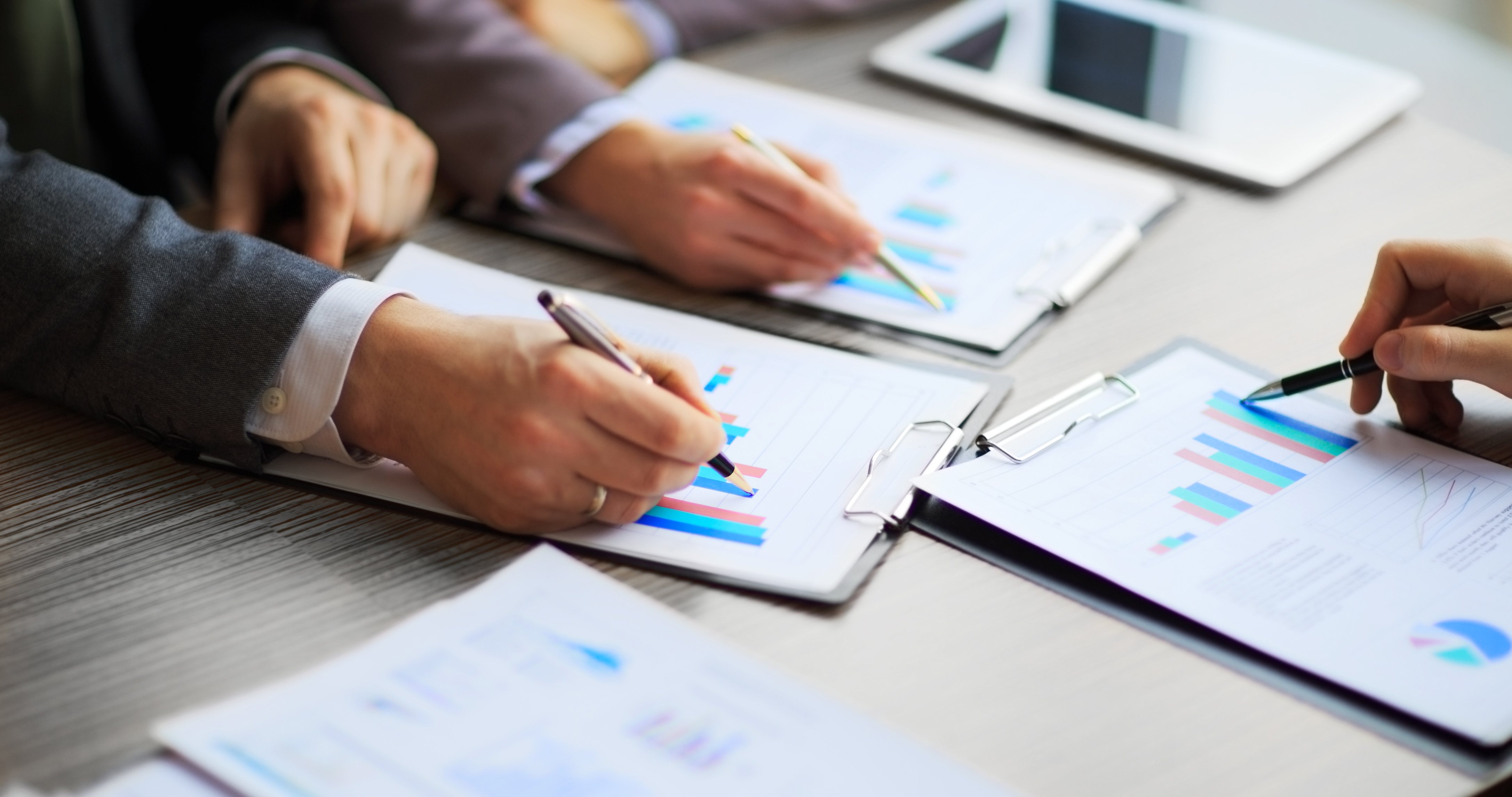 compare-data-iStock-514994538