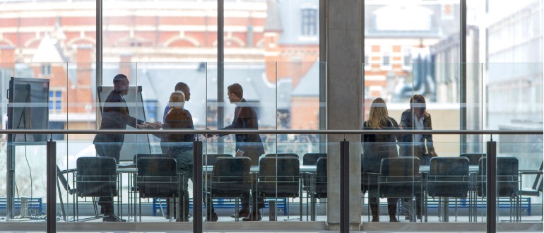 boardroom-meeting-picture-id487706020