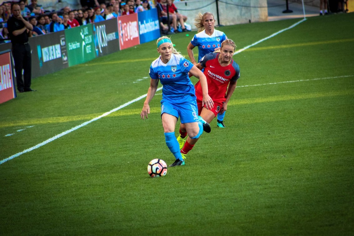 soccer-3311707_1920.jpg