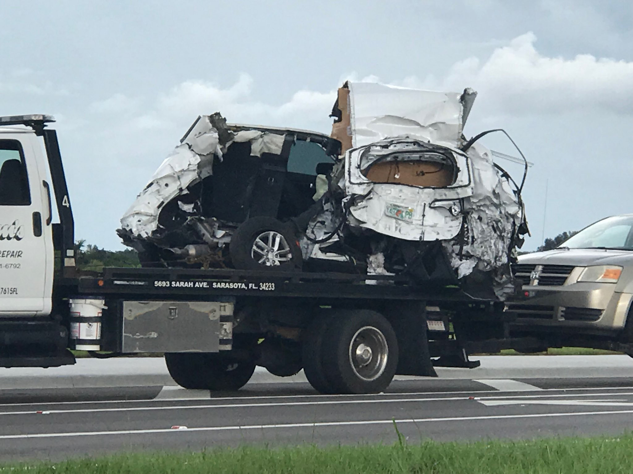 7-Injured-In-8-Vehicle-Truck-Crash-On-Fruitville-Road-In-Sarasota-wrecker.jpg