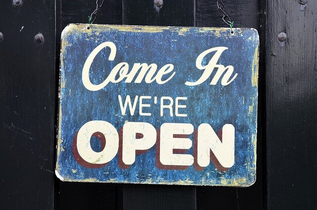 comeinwe27reopensign.jpg