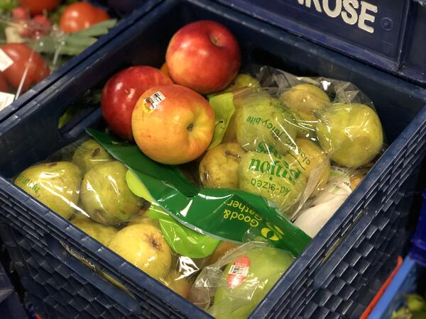 Produce-oregon-food-bank-hanzo-helps_4316