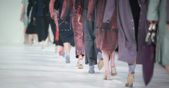 catwalk-runway-show-event-picture-id940236760