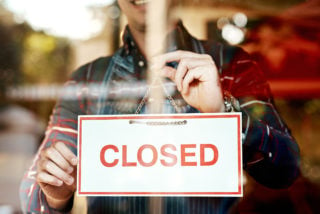 https-itpaystobecovered-babc-blogs-com-wp-content-uploads-sites-15-2020-03-small-business-closed-sign_gettyimages-889058620-320x214-jpg