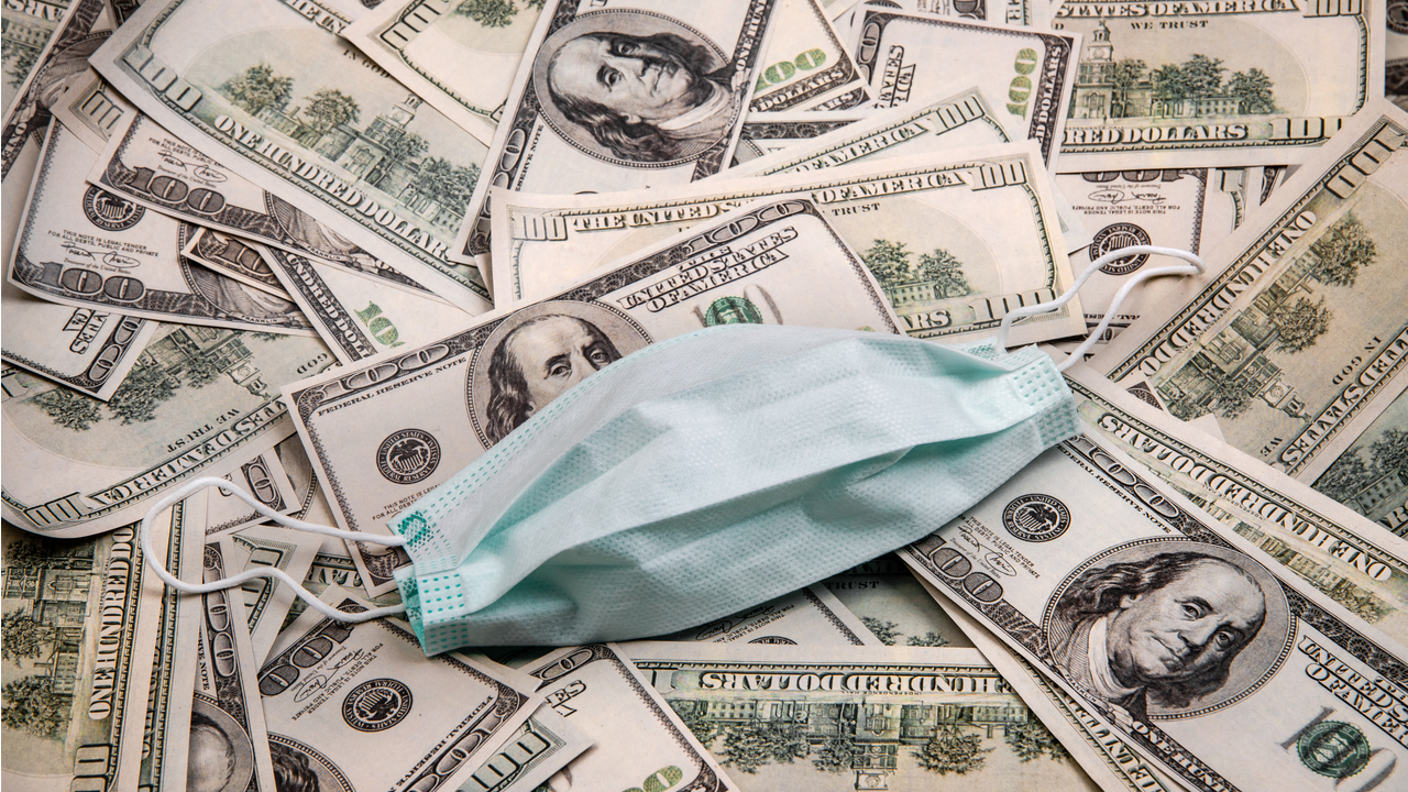 cash-medical mask-1280-shutterstock_1673581921
