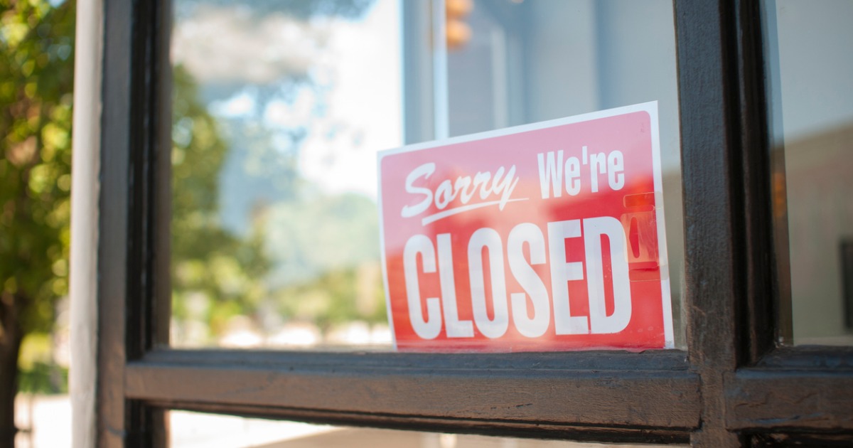 sorry-were-closed-sign-picture-id171317531