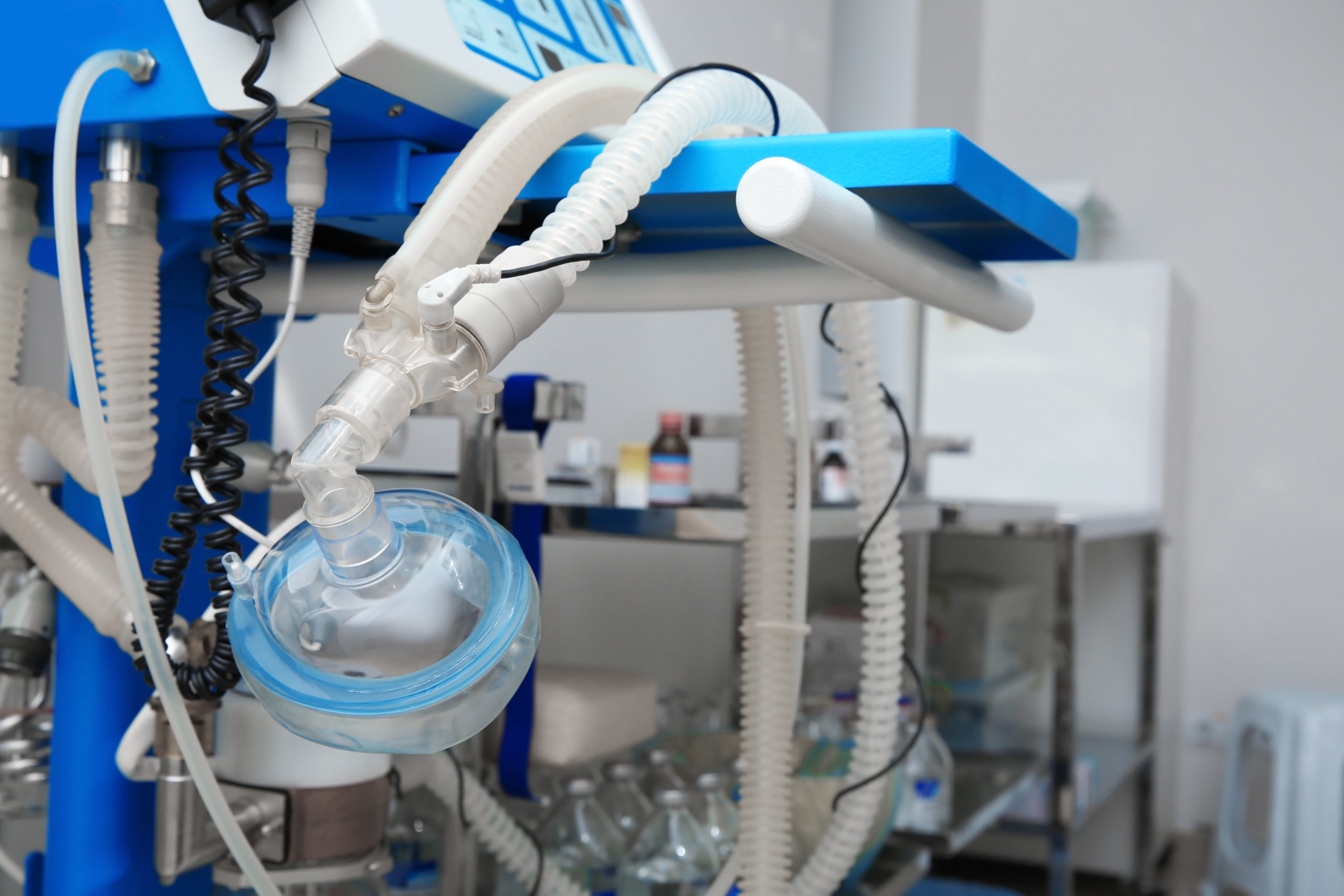 ventilator-oxygen mask-shutterstock_1325511743
