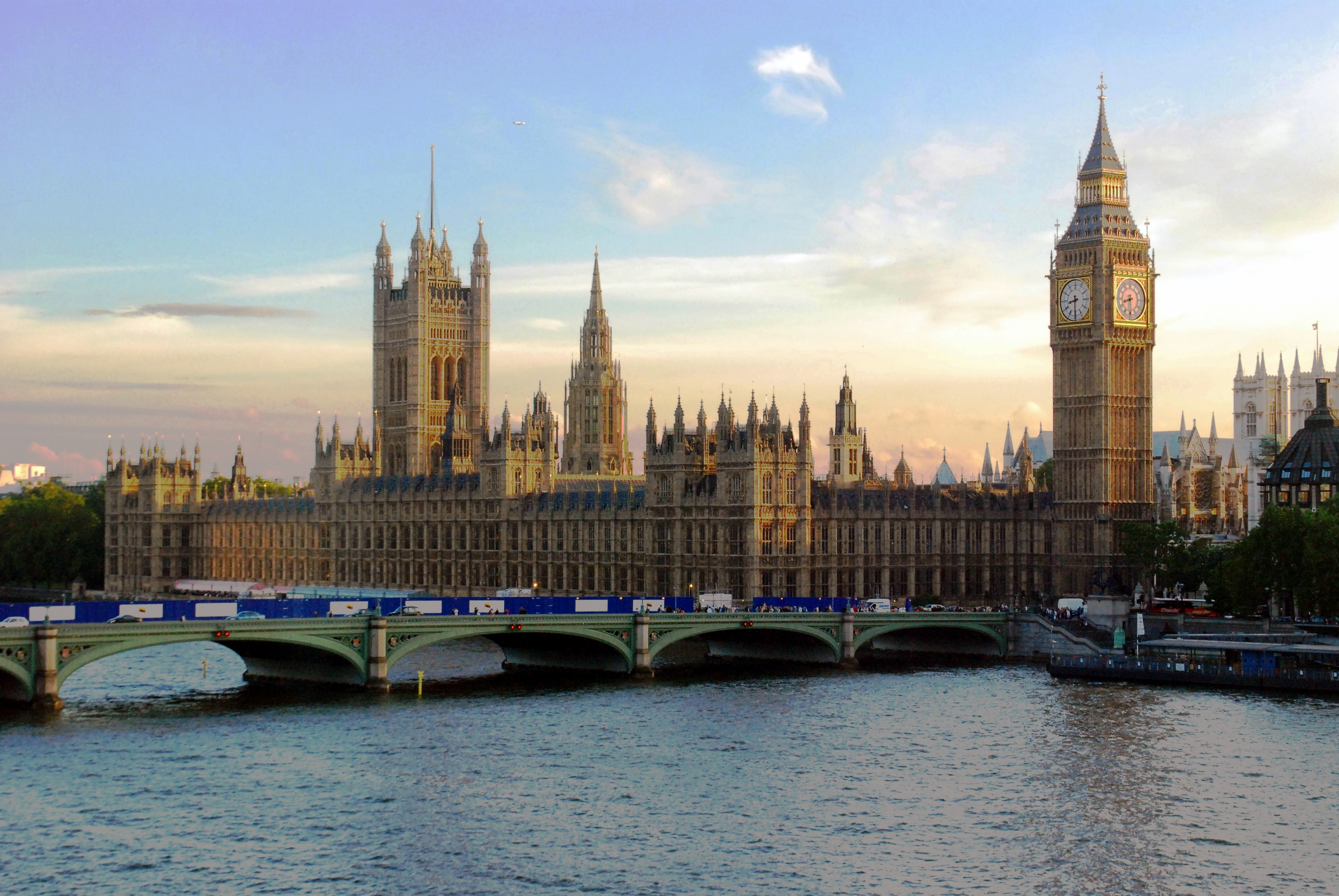 https-upload-wikimedia-org-wikipedia-commons-7-75-parliament_at_sunset-jpg
