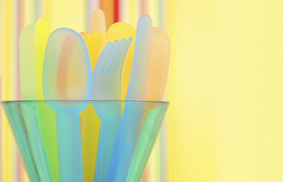 Food_colorful plastic utensils
