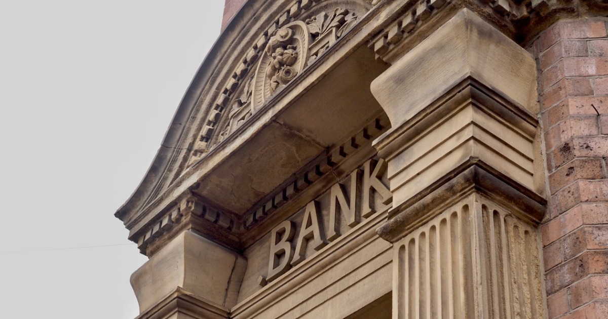 bank-doorway-picture-id1008926982