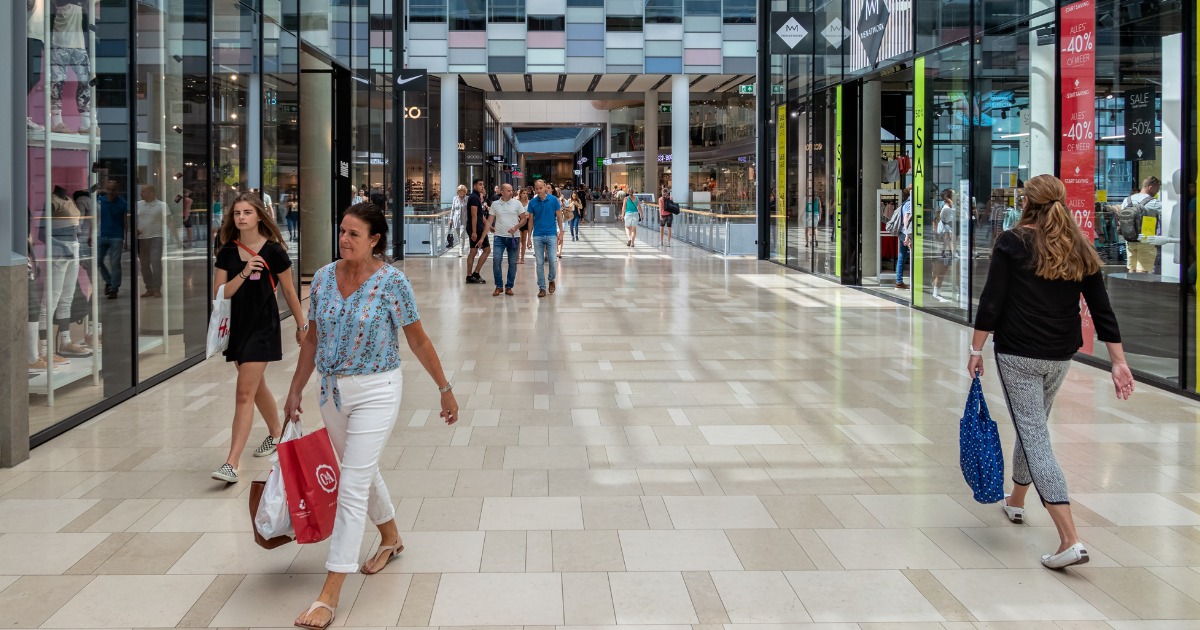 interior-modern-new-dutch-shopping-centre-hoog-catharijne-of-utrecht-picture-id1157602787