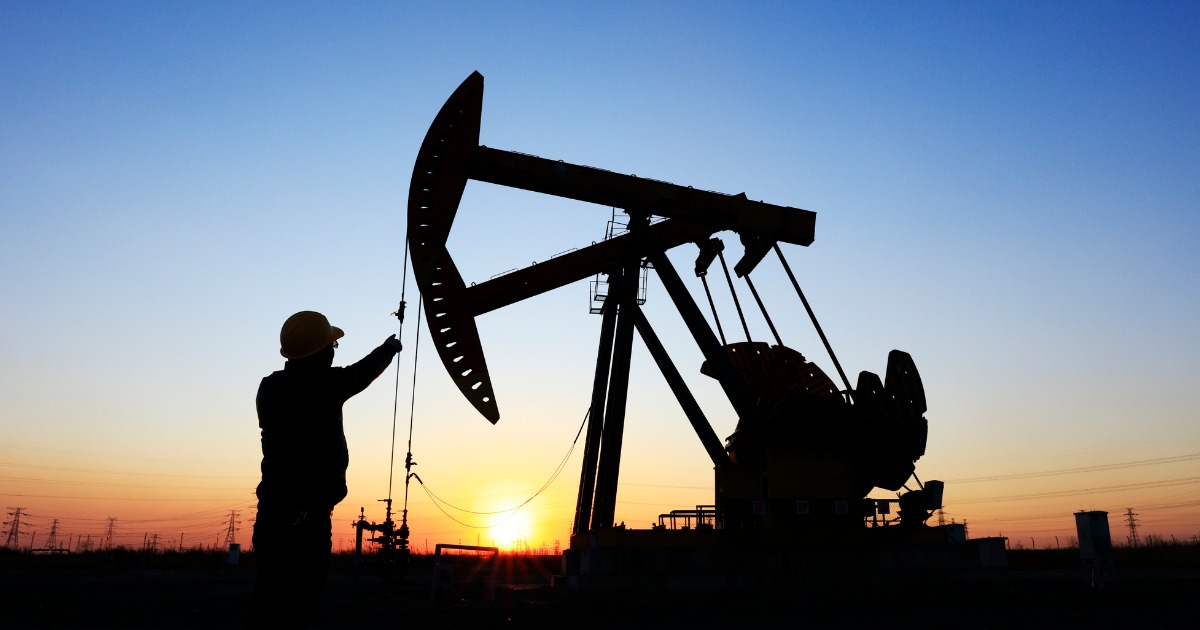 oil-field-the-oil-workers-are-working-picture-id1174018800