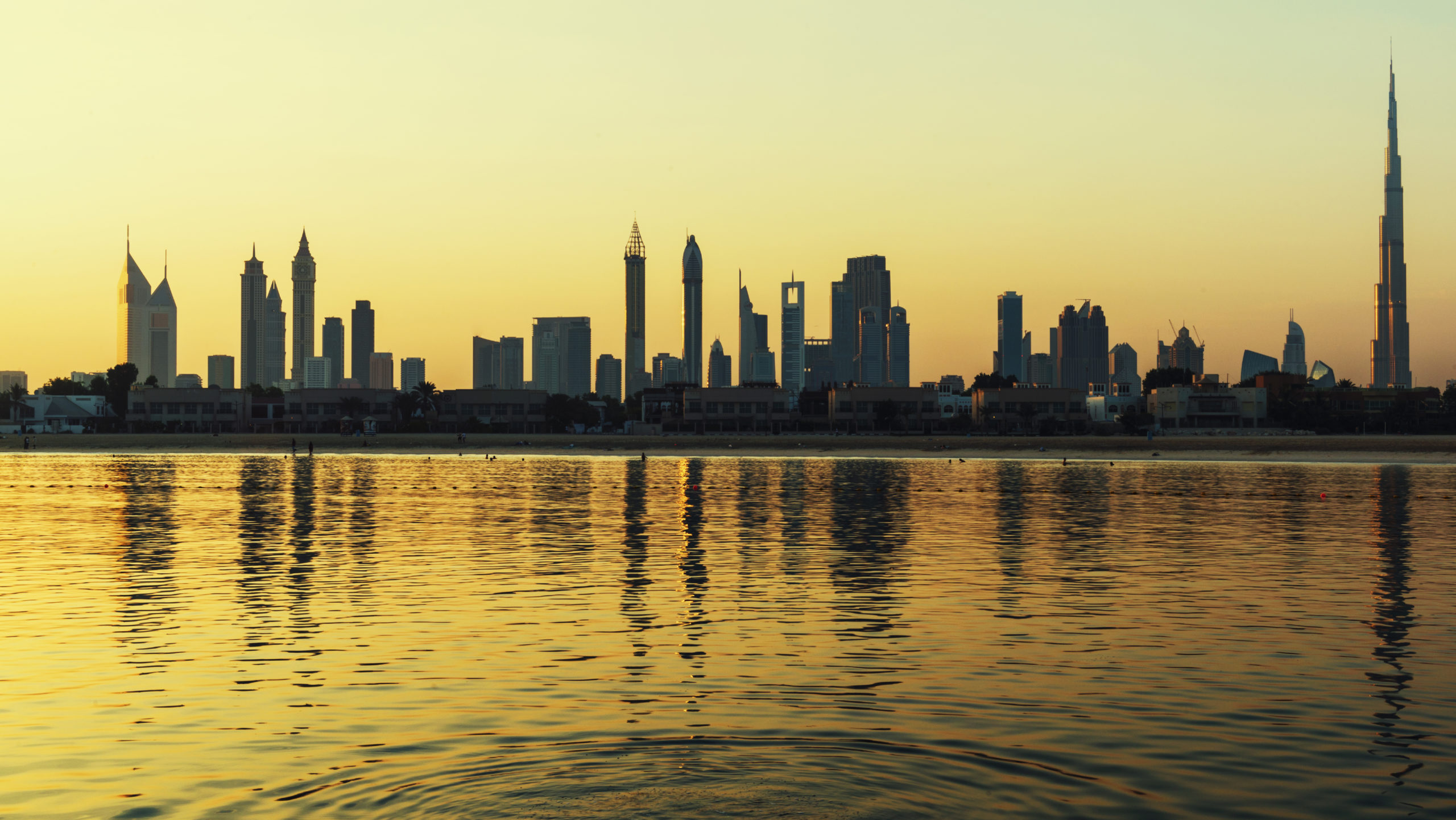 Dubai_iStock_000060634408_Full-scaled