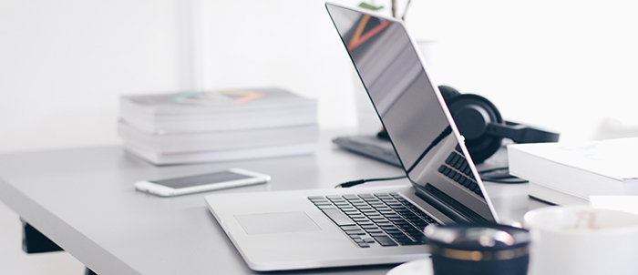 Laptop_on_Desk_S_0378_tle
