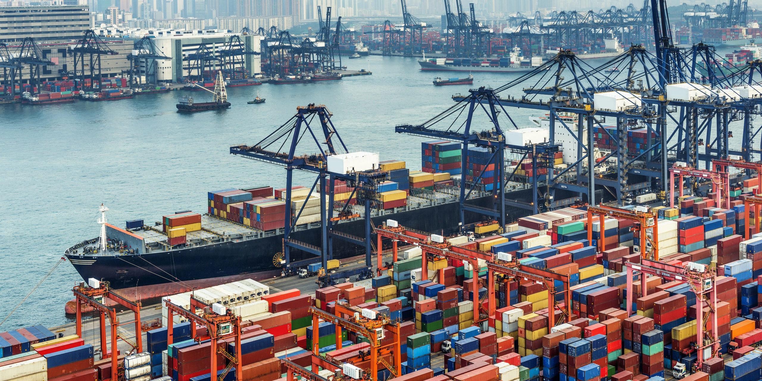 Infrastructure_industrial port with containers