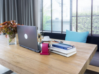 https-www-toxictortmonitor-com-wp-content-uploads-sites-646-2021-02-home-office-modern_000074053467_full-320x240-jpg