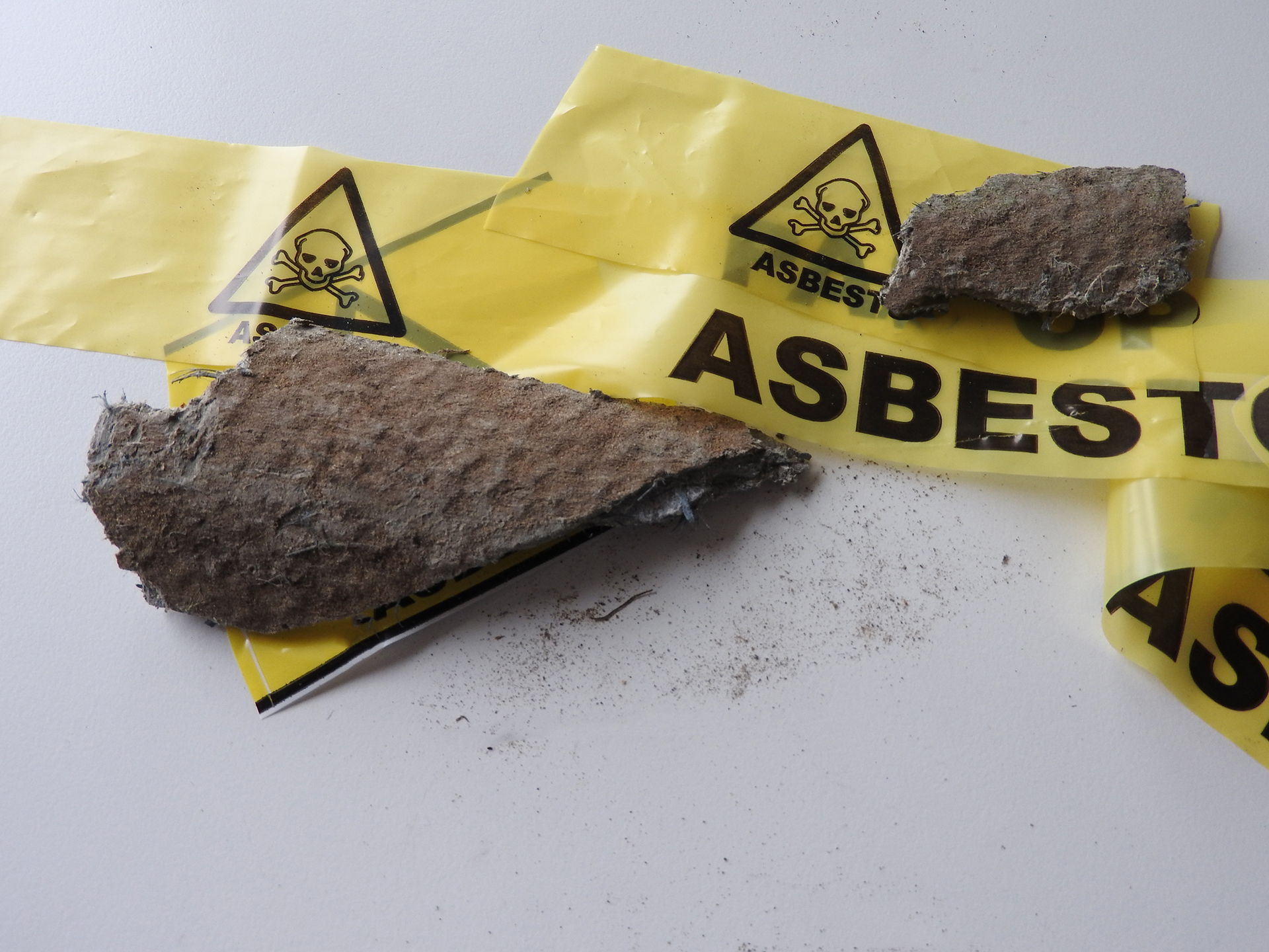 Close,Up,Of,Pieces,Grey,Asbestos,And,Fibers.,Old,Roof