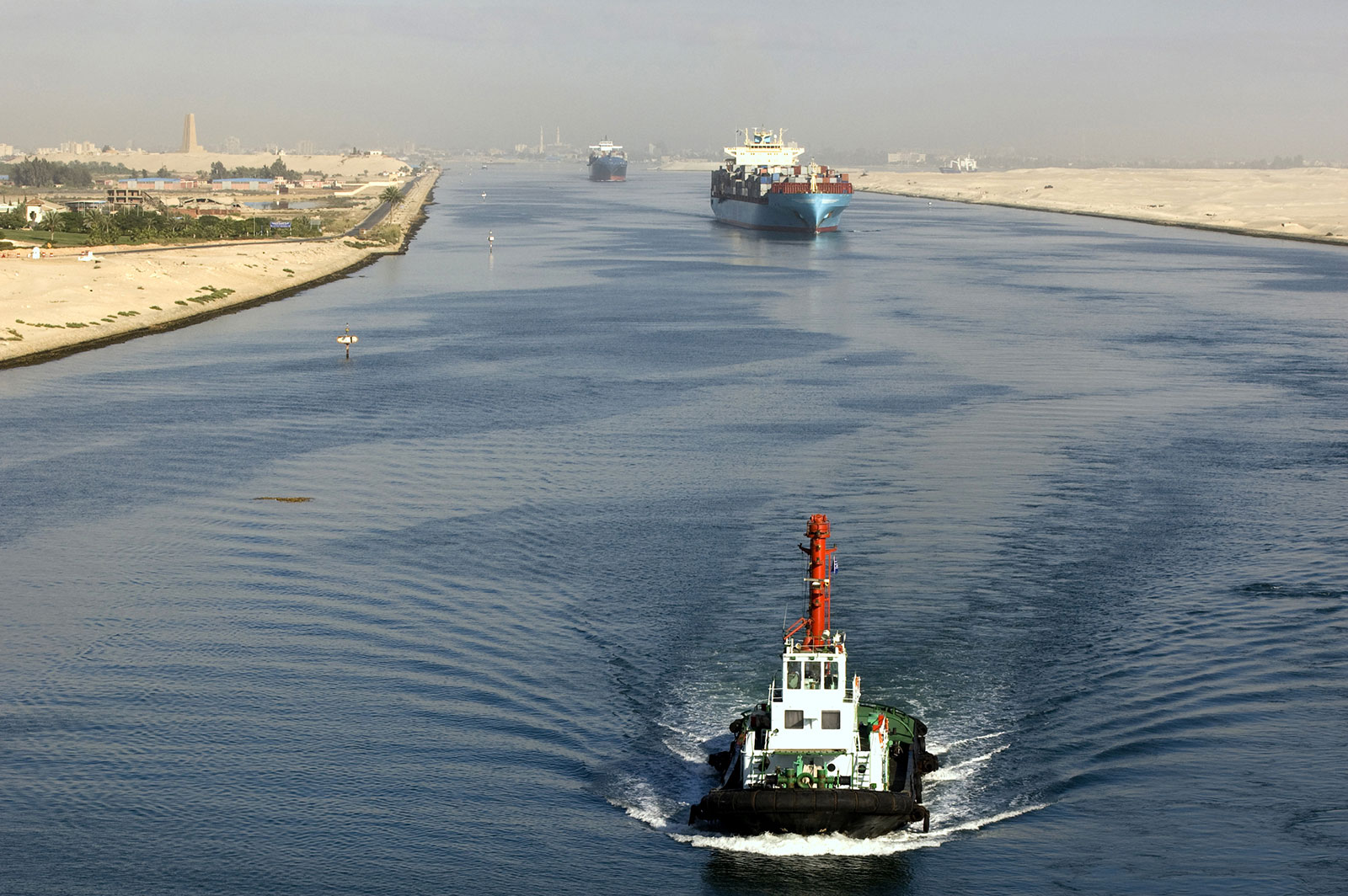Ships-Suez-Canal-Egypt-world-shipping-lanes