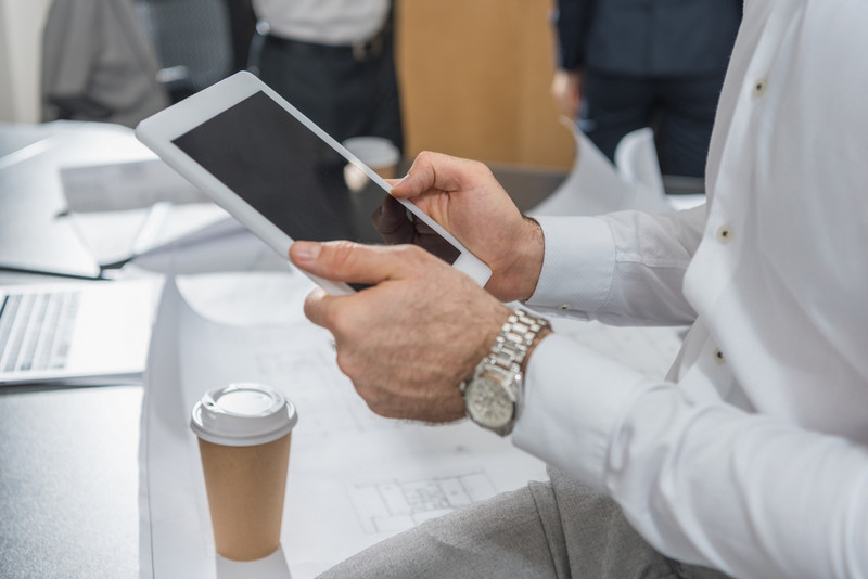 Combine planning and using contract management apps Combine planning and using contract management apps