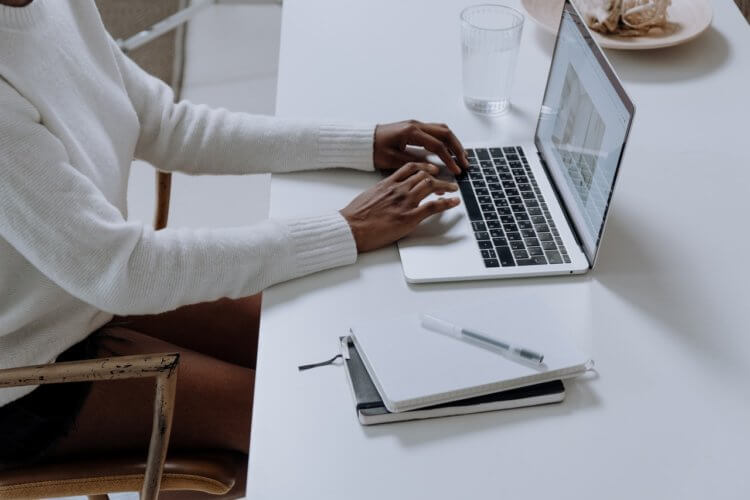 pexels-cottonbro-5077047 lawyer working on laptop