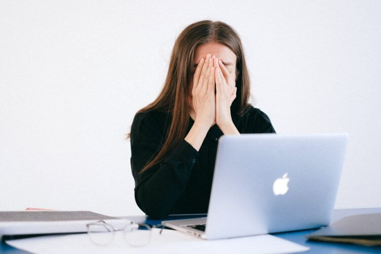 pexels-anna-shvets-4226215 stressed out lawyer