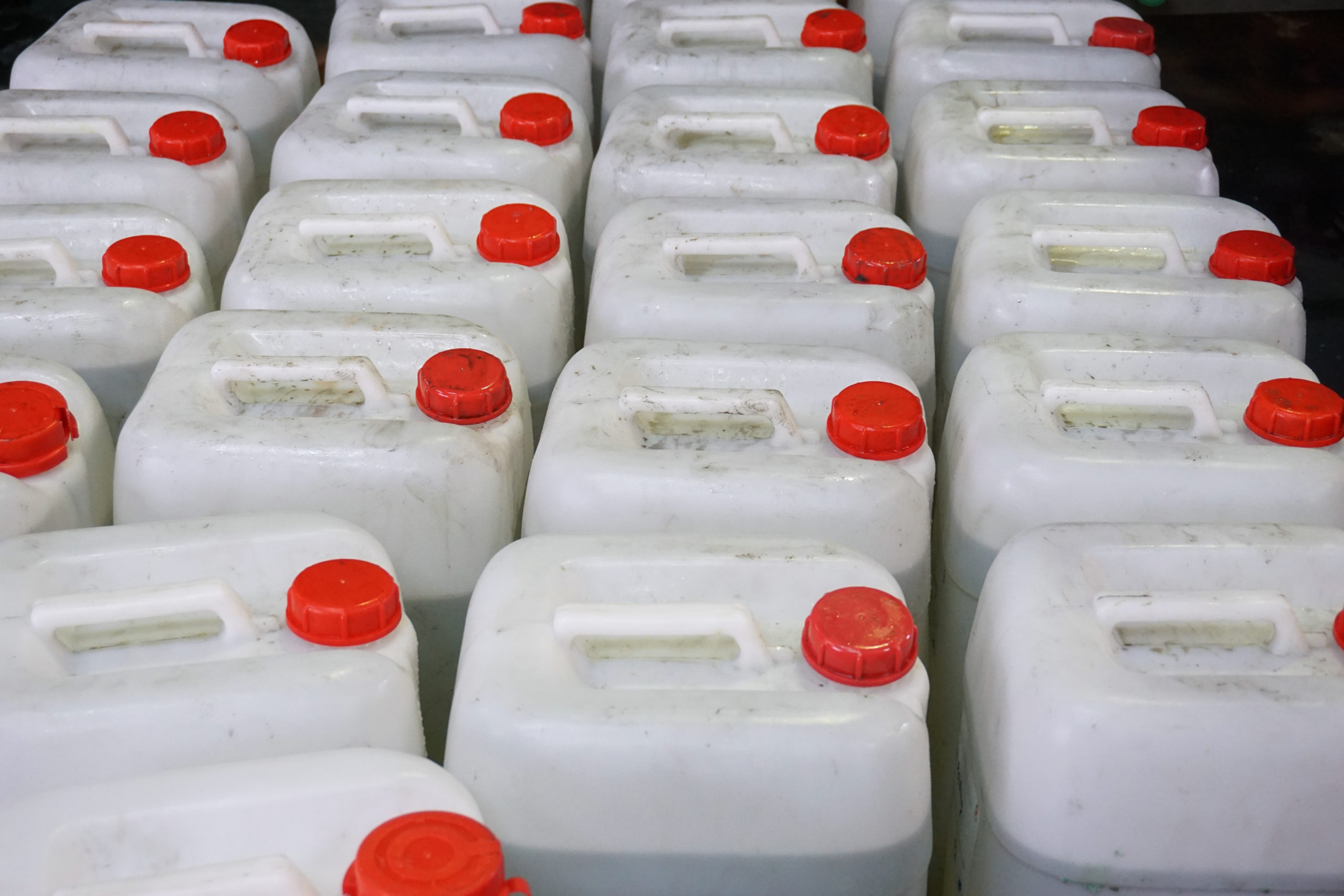 Group,Of,Chemical,Plastic,Container,In,The,Factory