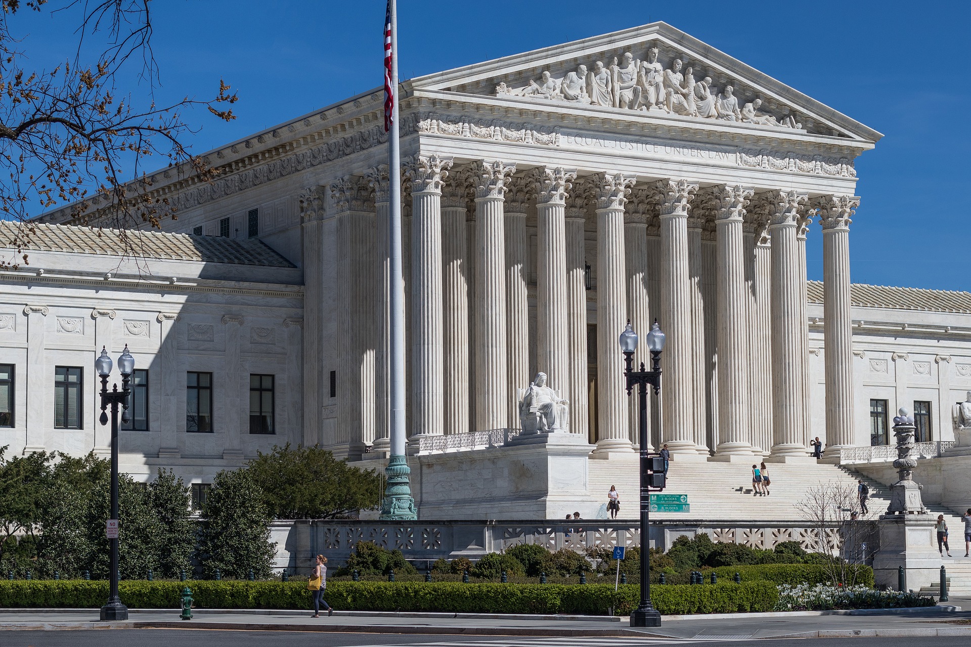 us-supreme-court-building-g592b00596_1920