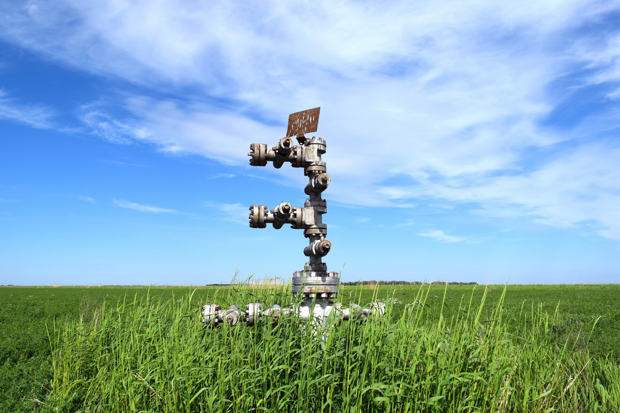 Equipment,Of,An,Oil,Well.,Shutoff,Valves,And,Service,Equipment.