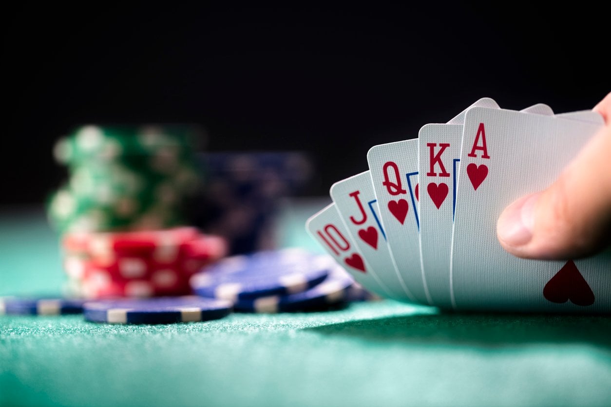 Tip earners settle with casino in New York