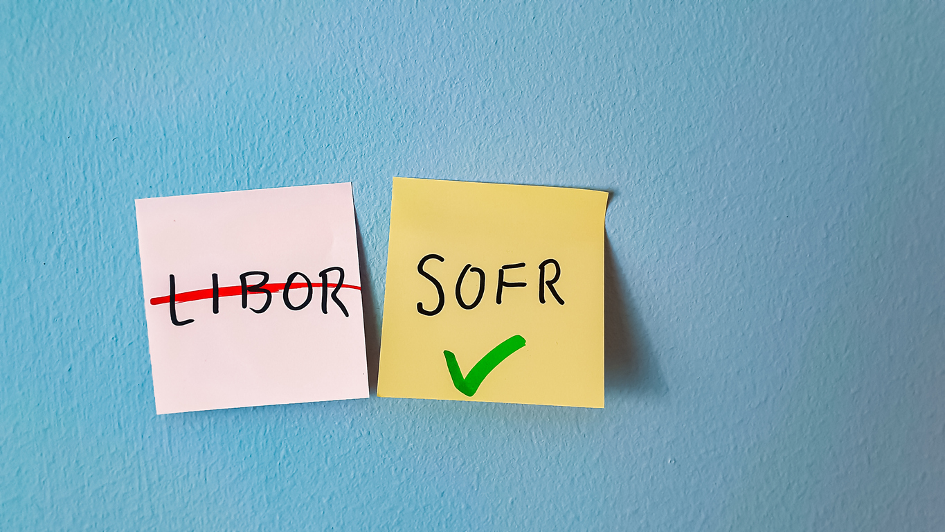 Sticky notes with the two interest base rates LIBOR and SOFR written on them