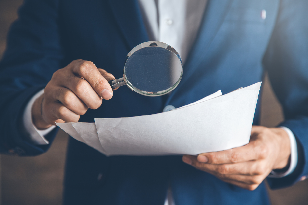 magnifier with document
