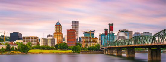 Portland,,Oregon,,Usa,Skyline,At,Dusk,On,The,Willamette,River.