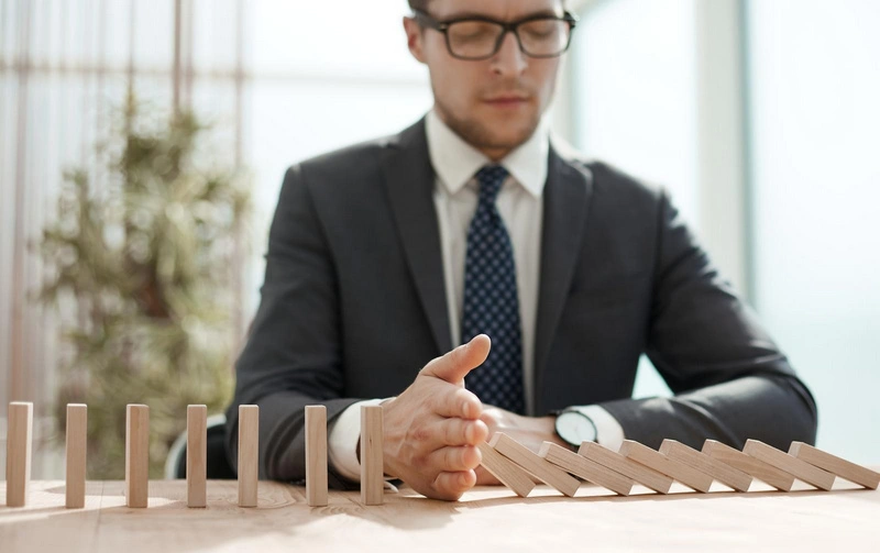 avoiding risks in contract management