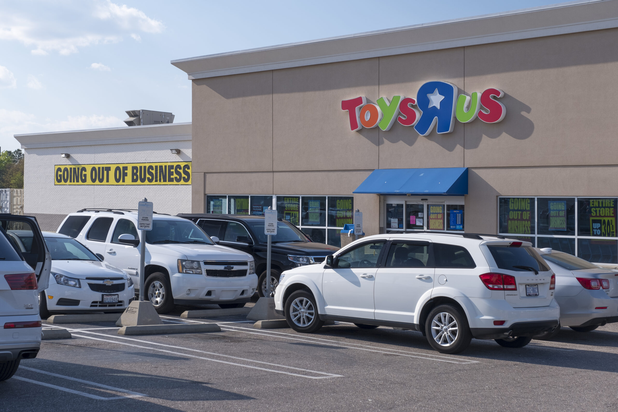 TOYS R US store