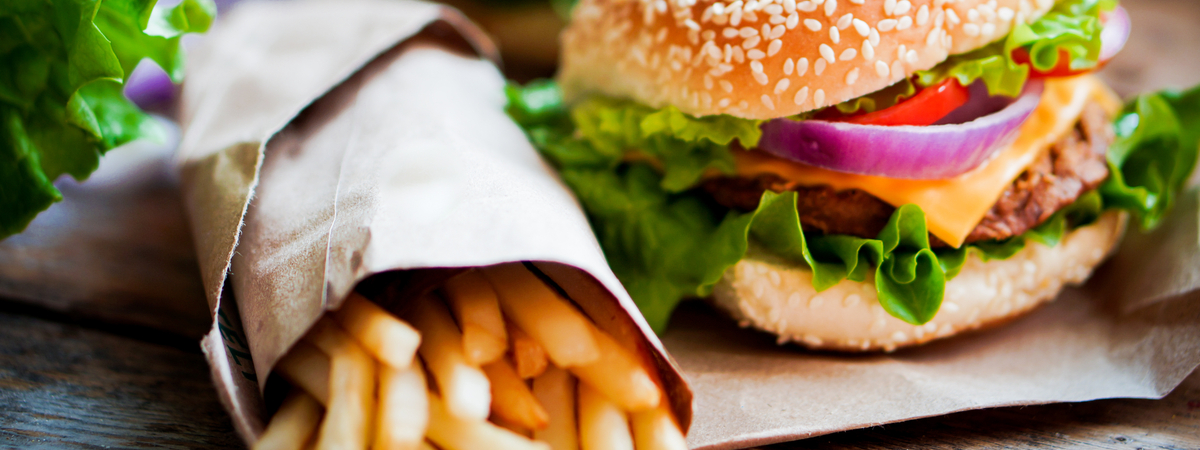 BURGER FRIES FAST FOOD shutterstock_172259846 (1)